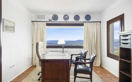 Espacio para trabajo en planta primera con vistas formidables